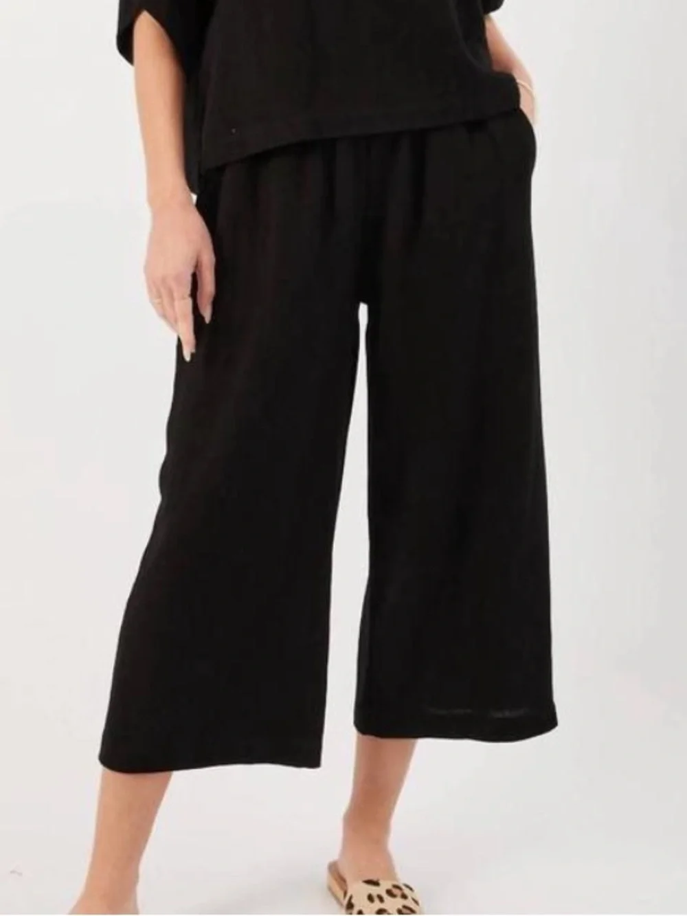Kylie Paige NWT Black Wide Leg Crop Pants with Elastic Waist. Linen blend. Large
